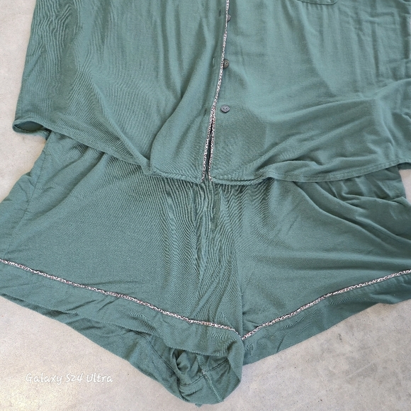 VS Victoria's Secret Green Pajama Set - Large - Cheetah Print Trim - Picture 7 of 10
